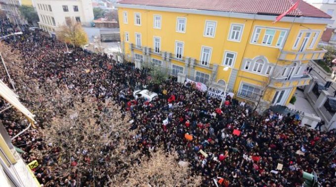 Studentet serish ne proteste: Nuk heqin dore deri ne plotesimin e te gjitha kerkesave